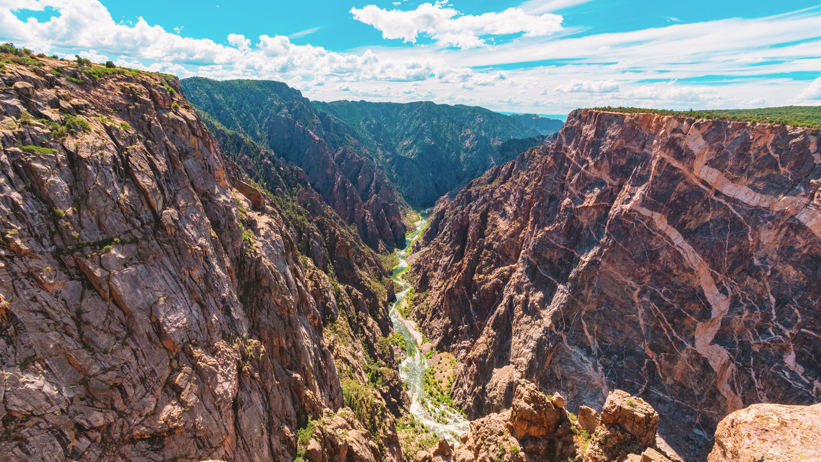 Popular Scenic Road en Black Canyon of the Gunnison reabre después de un incendio masivo
