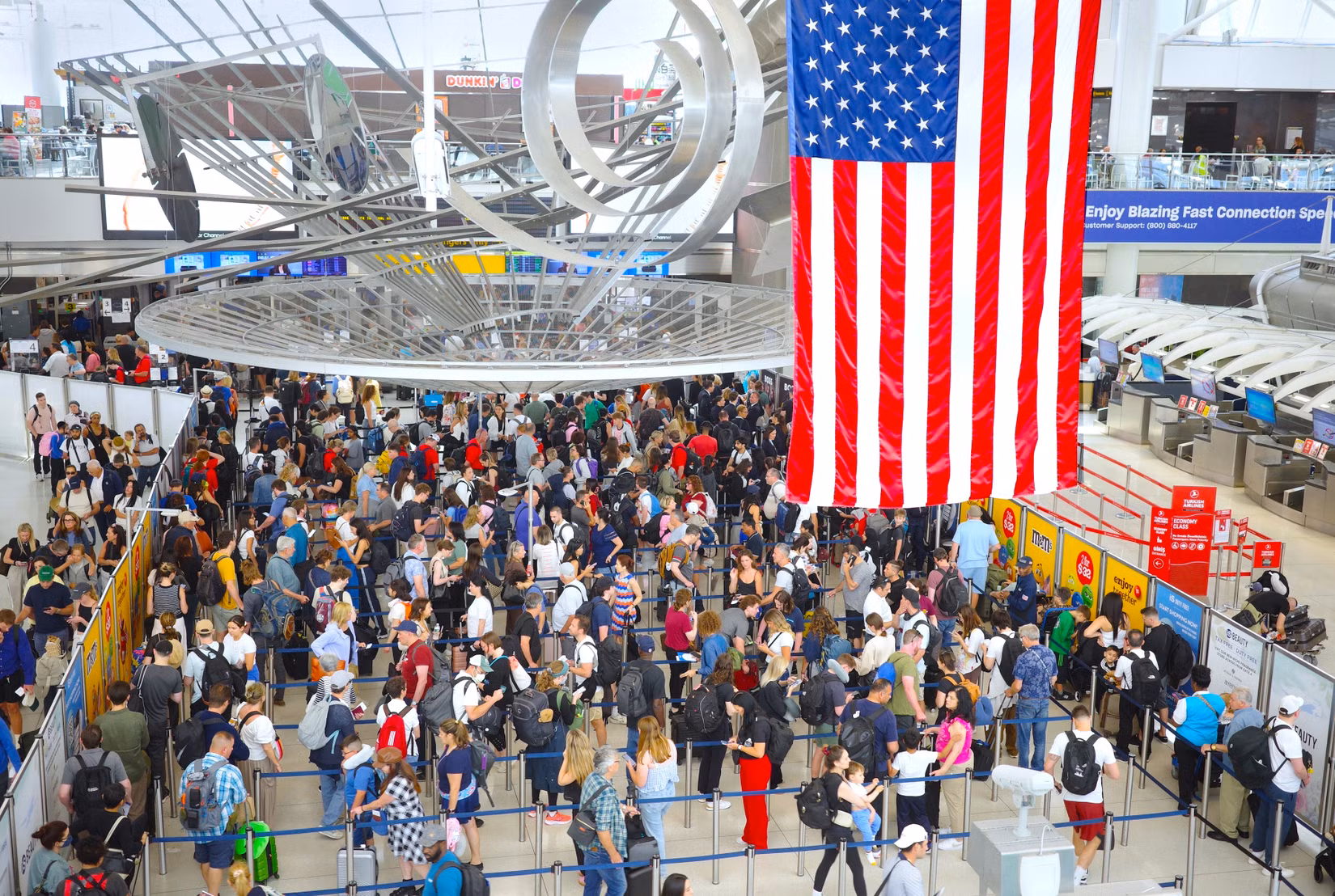 La TSA hace sonar la alarma en una nueva advertencia de viaje dominical antes del “Acción de Gracias más ocupado” de la historia