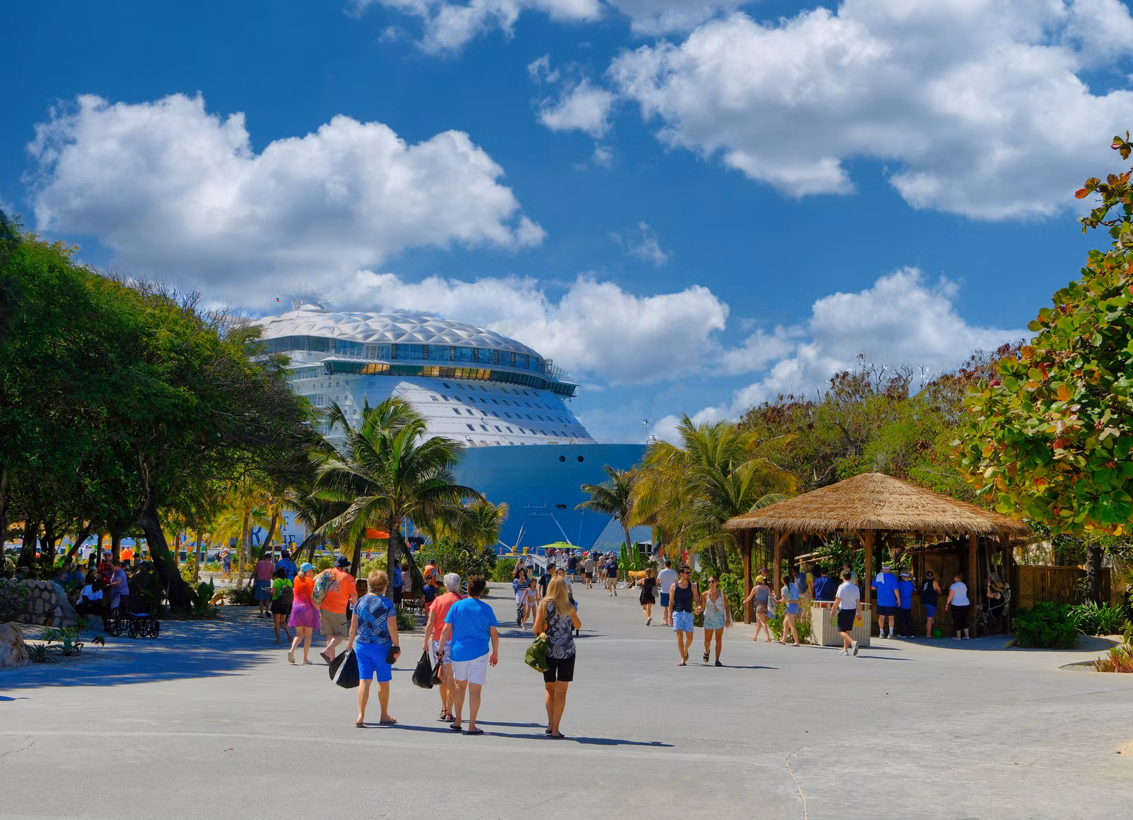 Les invités de Royal Caribbean se réunissent et rejettent l'interdiction suggérée par le ministère des Transports sur certains vêtements