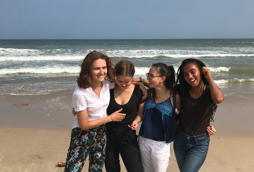 Os prós e contras de aprender um idioma online