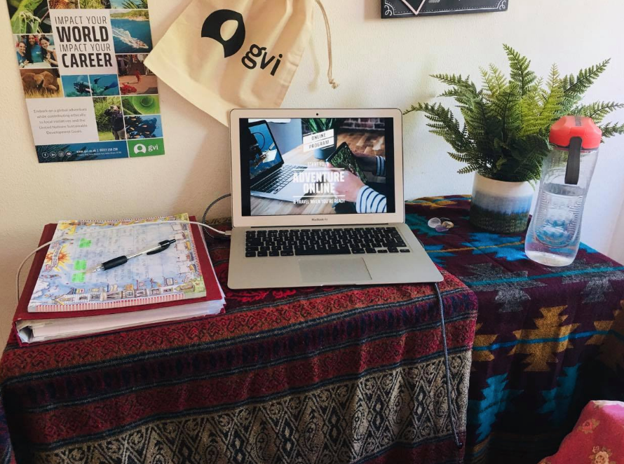 O que procurar em um programa de estudo virtual no exterior