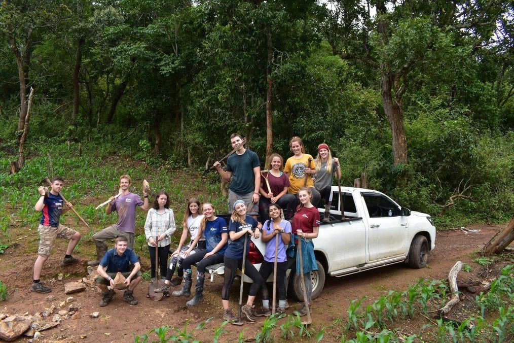 Perché dovresti pagare per fare volontariato all'estero