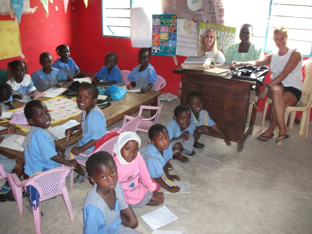 Os prós e contras do voluntariado no exterior com uma organização local