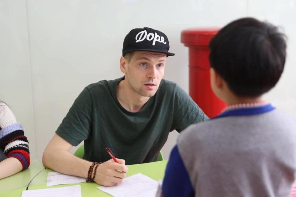 Come comprendere completamente il tuo contratto di insegnamento all'estero