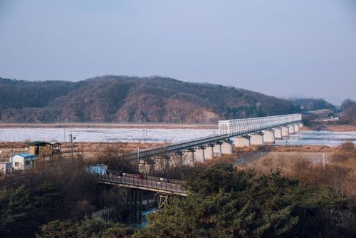 Partnerdelve entre la Corée du Nord et la Corée du Sud dans la DMZ