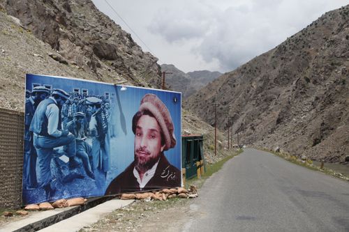 Inspiración en el camino en Panjshir, Afganistán