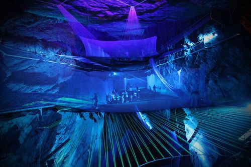 InspirationA Giant Underground Trampoline se ha abierto en una cueva en Gales