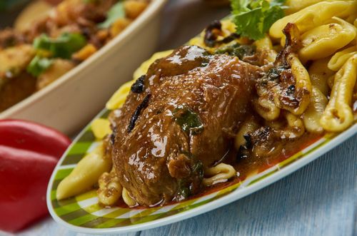 Comida com comida e bebida que você tem que tentar