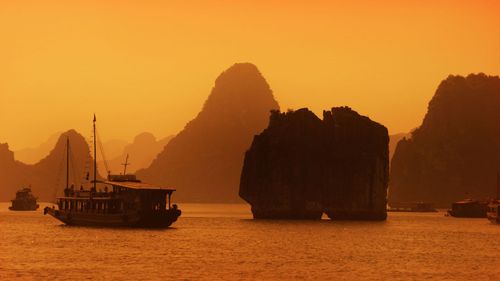 TIPSKARST DE VOYAGE à Bai Tu Long Bay, Vietnam
