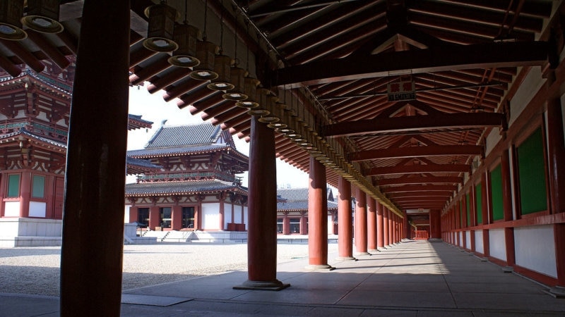 5 Meilleurs spots de pouvoir spirituel à Osaka! Voyons le temple de Shitennoji et les anciens monticules funéraires associés au prince Shotoku.