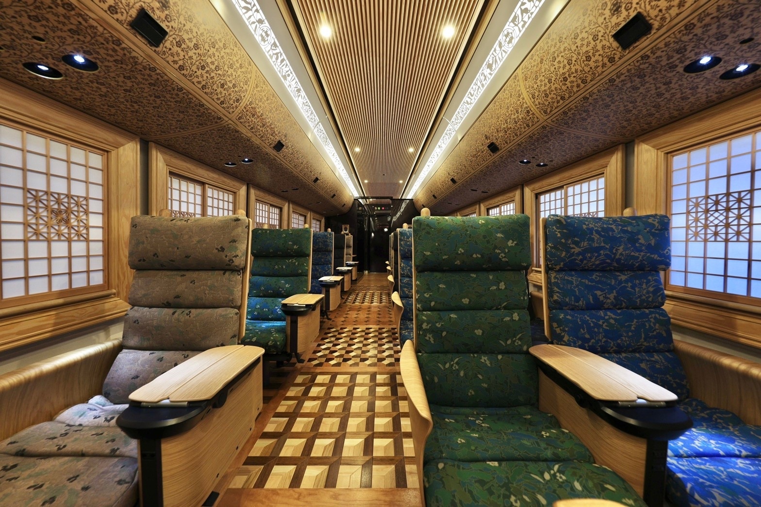 Voyagez le sud du Japon avec style avec le nouveau train touristique de luxe de Jr Kyushu