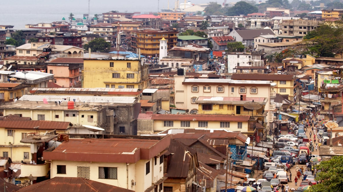 Sierra Leone: destination secrète de la plage de l'Afrique bordé d'une forêt tropicale luxuriante