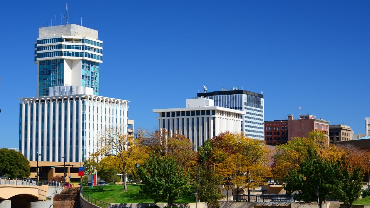Wichita: la grande terre ancienne des vieilles villes et musées