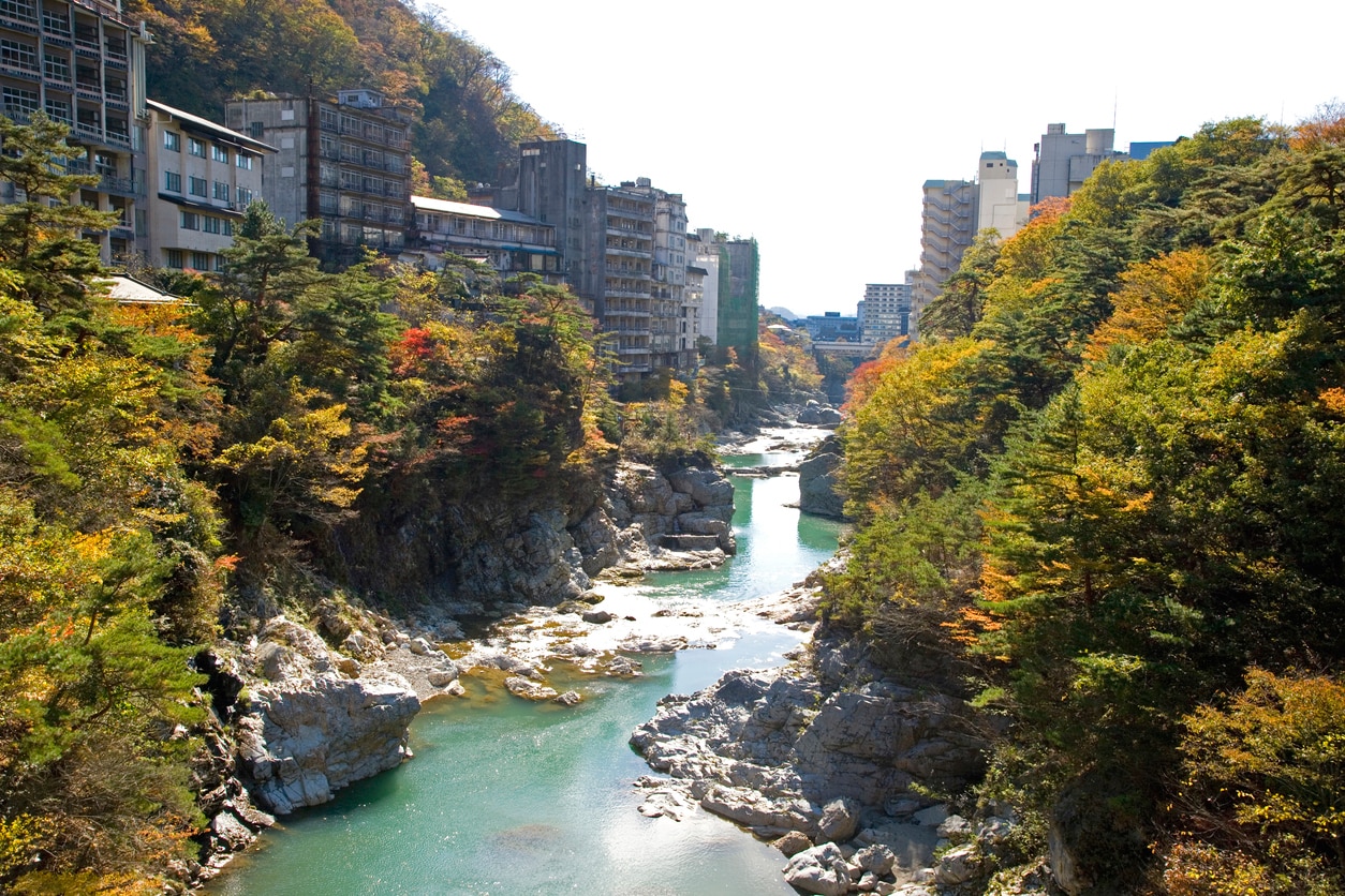 Hermosos pueblos de aguas termales y resorts Onsen fácil de alcanzar desde Tokio