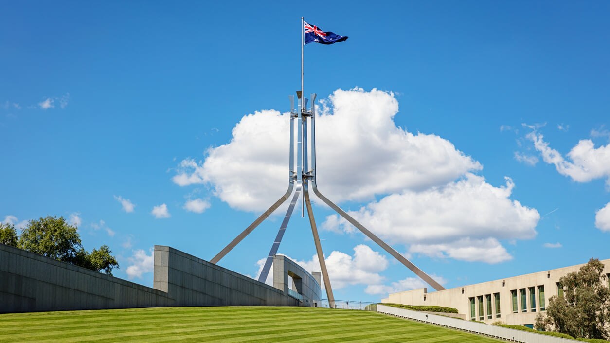 Canberra: la plus grande ville intérieure d'Australie, qui représente la capitale australienne et le siège du gouvernement