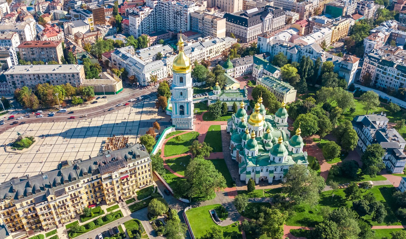 Kiev: La capitale de l'Ukraine est un paysage urbain électrisant avec une vie nocturne bruyante et est connu pour son architecture religieuse