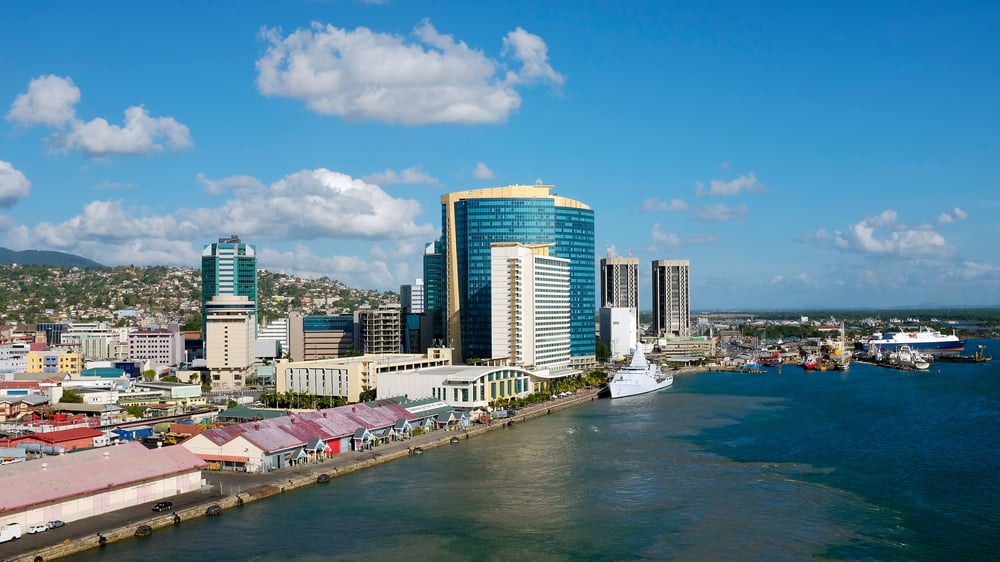 République de Trinidad et Tobago: l'endroit idéal pour profiter de couchers de soleil sereins au bord de la baie et de vagues paisibles à vos pieds