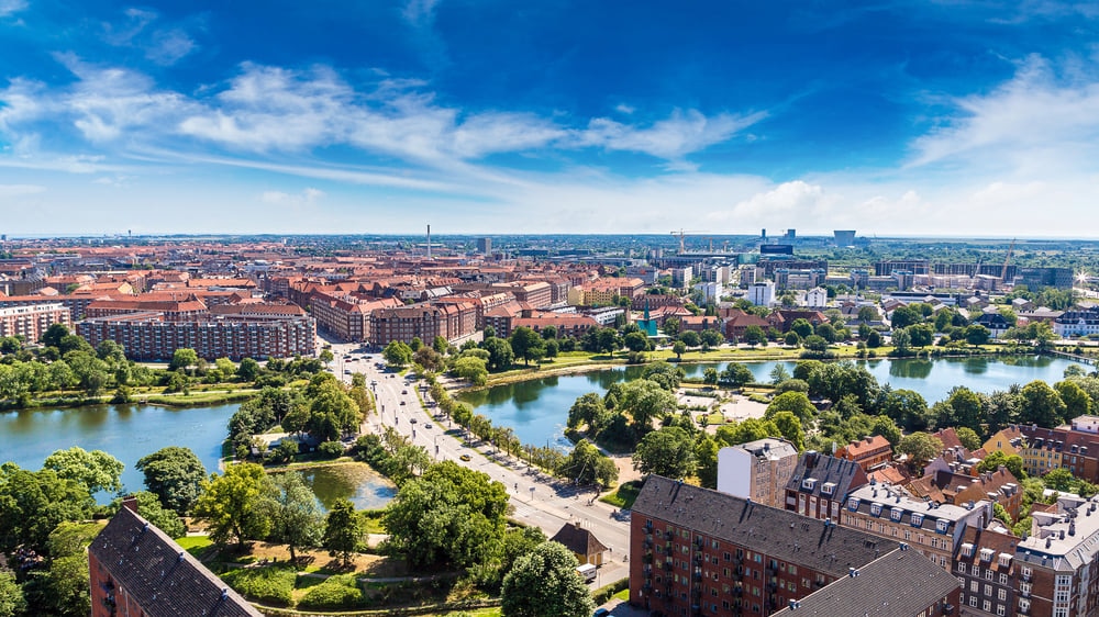 Danemark: pays côtier européen avec des villes de campagne pittoresque et de vieux ports historiques