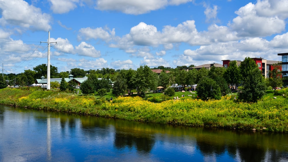 Eau Claire: Explore lindos trilhas de bicicleta ao longo do rio Chippewa Falls e descubra as gemas escondidas de Wisconsin