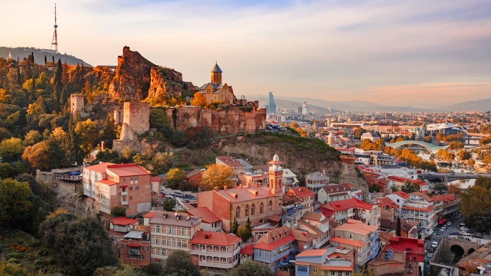 Géorgie: où les vallées sont bordées de vastes vignobles et montagnes à vin