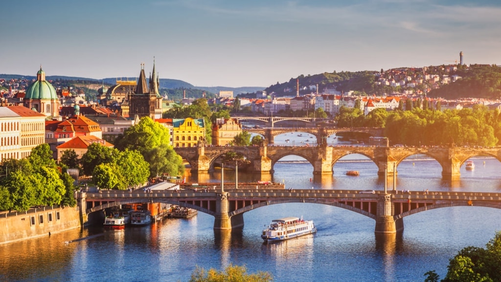 Entre no mundo do seu anime favorito! Paisagens urbanas impressionantes que inspiraram séries populares