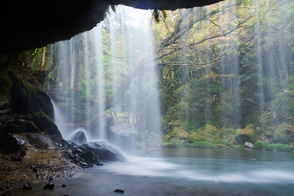 Una guía de excursionistas para las caminatas de cascada más impresionantes de Japón