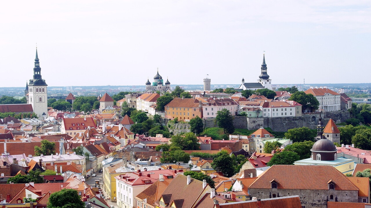 Belle vieille ville d'Estonie dans les États baltes! Présentation du «centre historique du monde de l'UNESCO« Historic Center (Old Town) de Tallinn »
