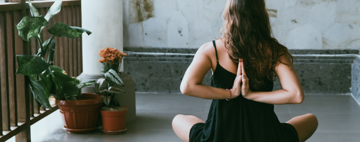 10 conseils pour vous aider à tirer le meilleur parti de votre pratique de yoga à domicile