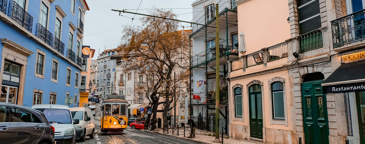 Guía de nómadas digitales en Lisboa (visas, alojamiento, vecindarios, vistas más altas, precios de alquiler, costo de vida, espacios de coworking y más)