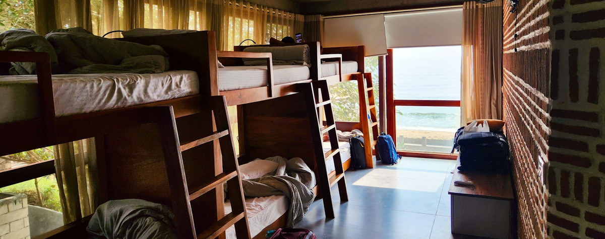 Prós e contras de albergues versus acomodações para nômades digitais para nômades digitais