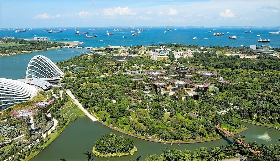 Découvrez les principales attractions des jardins emblématiques de Singapour au bord de la baie!