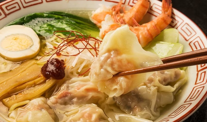 ¡Disfrutemos plenamente los platos clásicos de fideos chinos en Mong Kok, uno de los mejores lugares turísticos de Hong Kong!