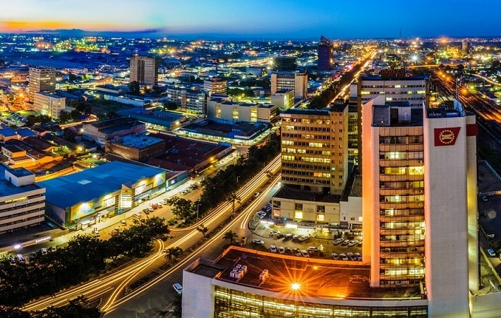 Les souvenirs de la Zambie comprennent des artisanaux mignons, des poupées en bois, du café et plus