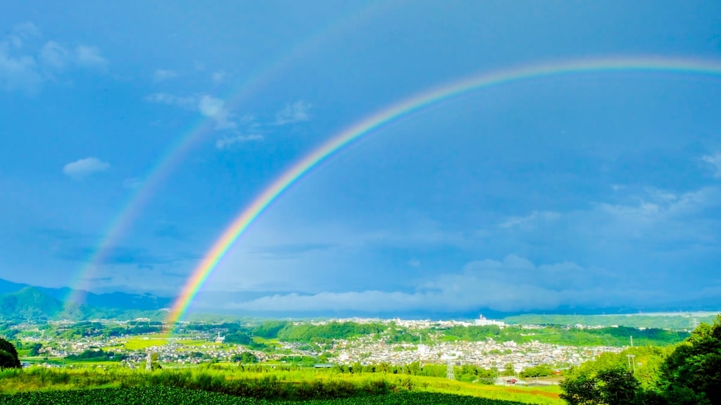 Double Rainbow aparece depois da chuva! Um arco 
