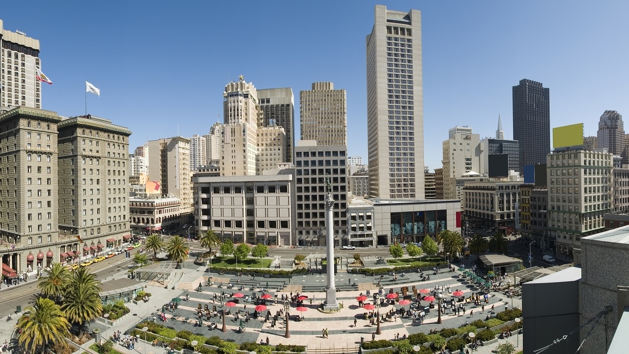San Francisco's Union Square es un lugar conveniente para relajarse y disfrutar de turismo