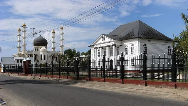 Une belle ville du patrimoine mondial où se mélangent diverses cultures ! Le centre-ville historique de Paramaribo