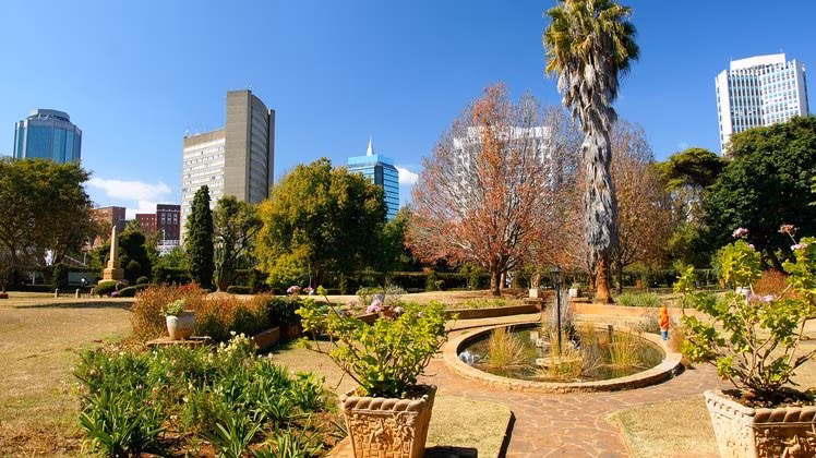 Apresentando as artes tradicionais e os pontos de compras modernos do Zimbábue!