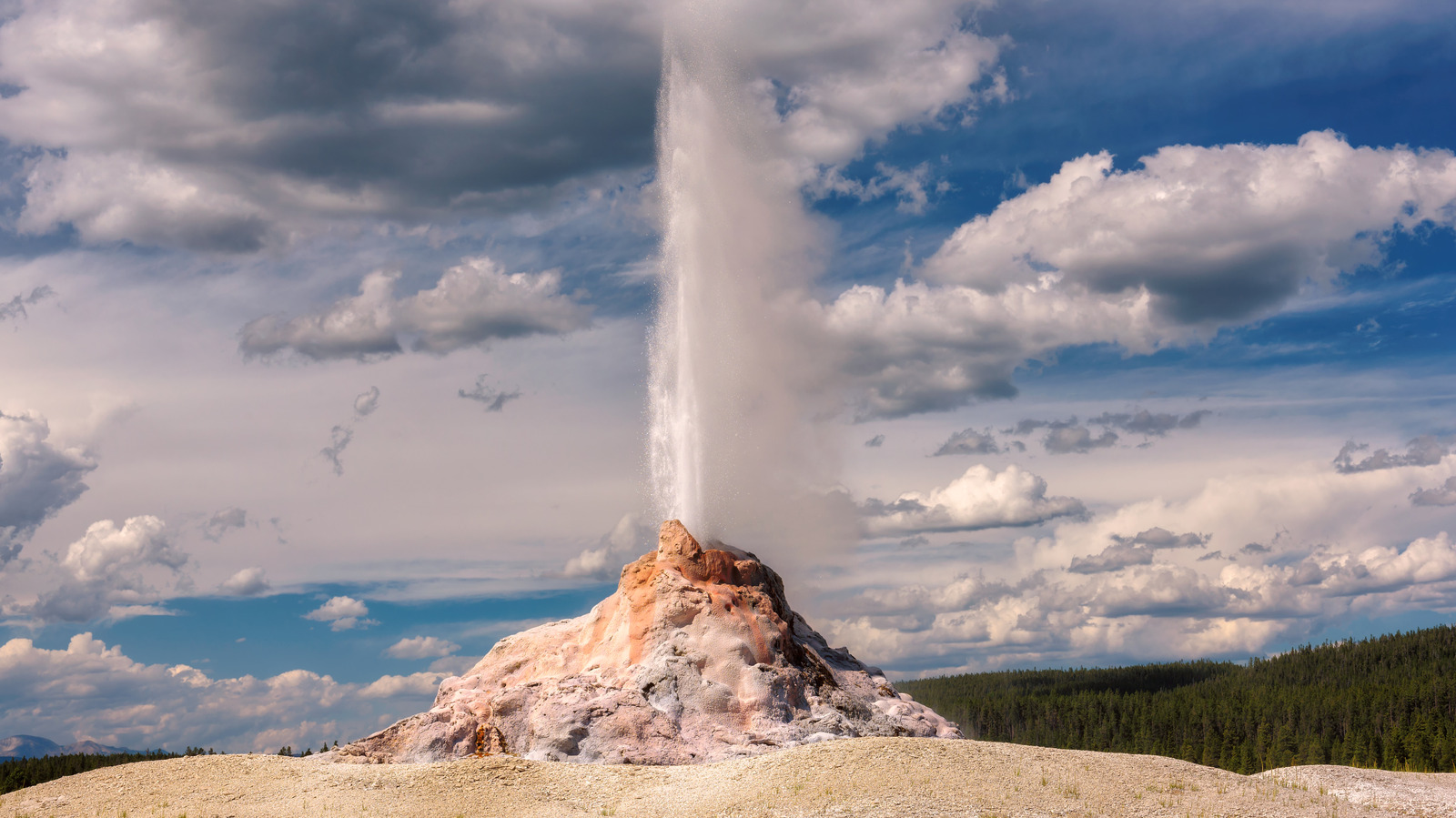 11 geysers épiques à Yellowstone qui sont plus incroyables que Old Faithful