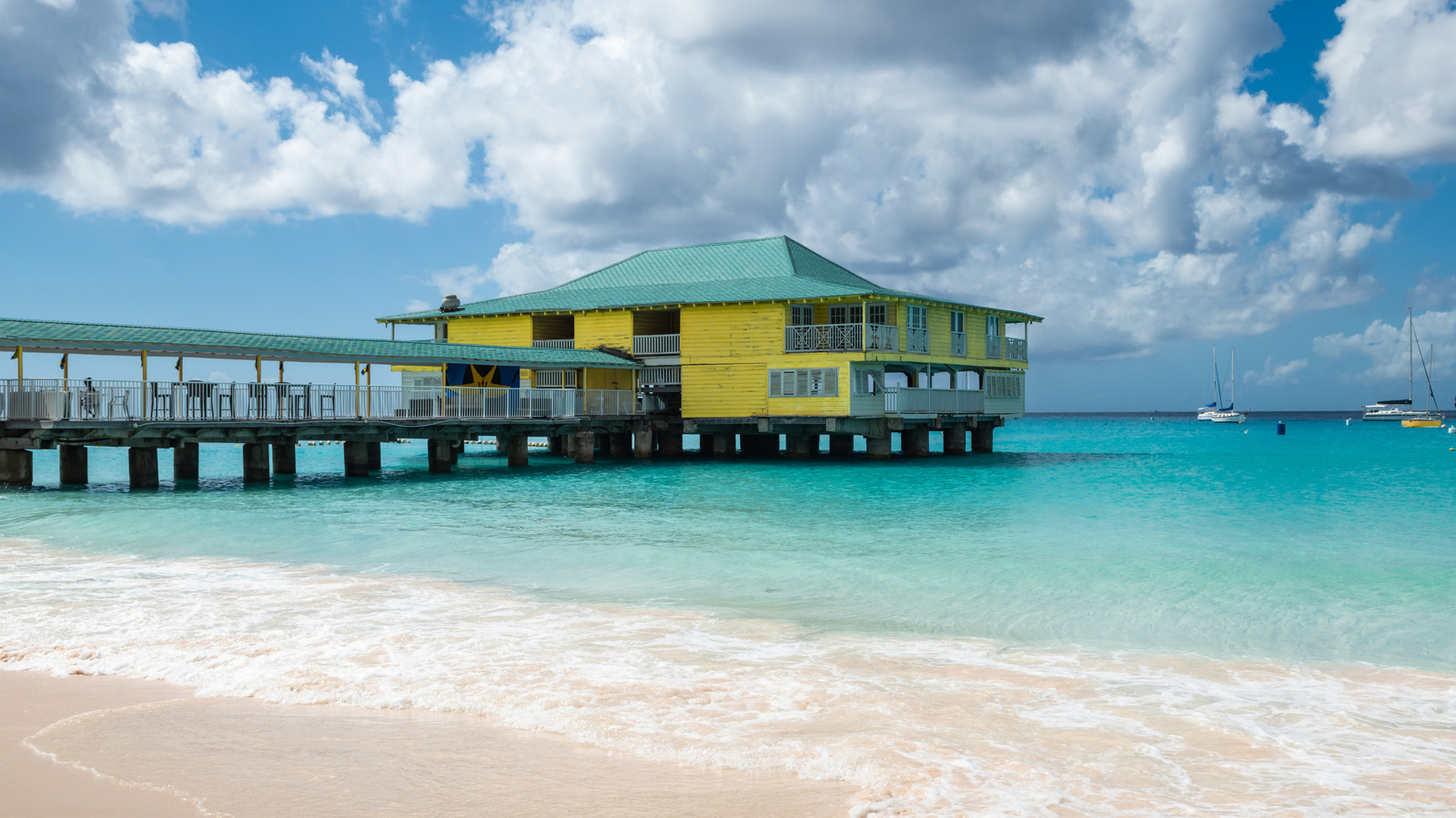 Une escapade dans les Caraïbes vous attend sur cette île pleine de plages, de paysages et d'aventures en plein air