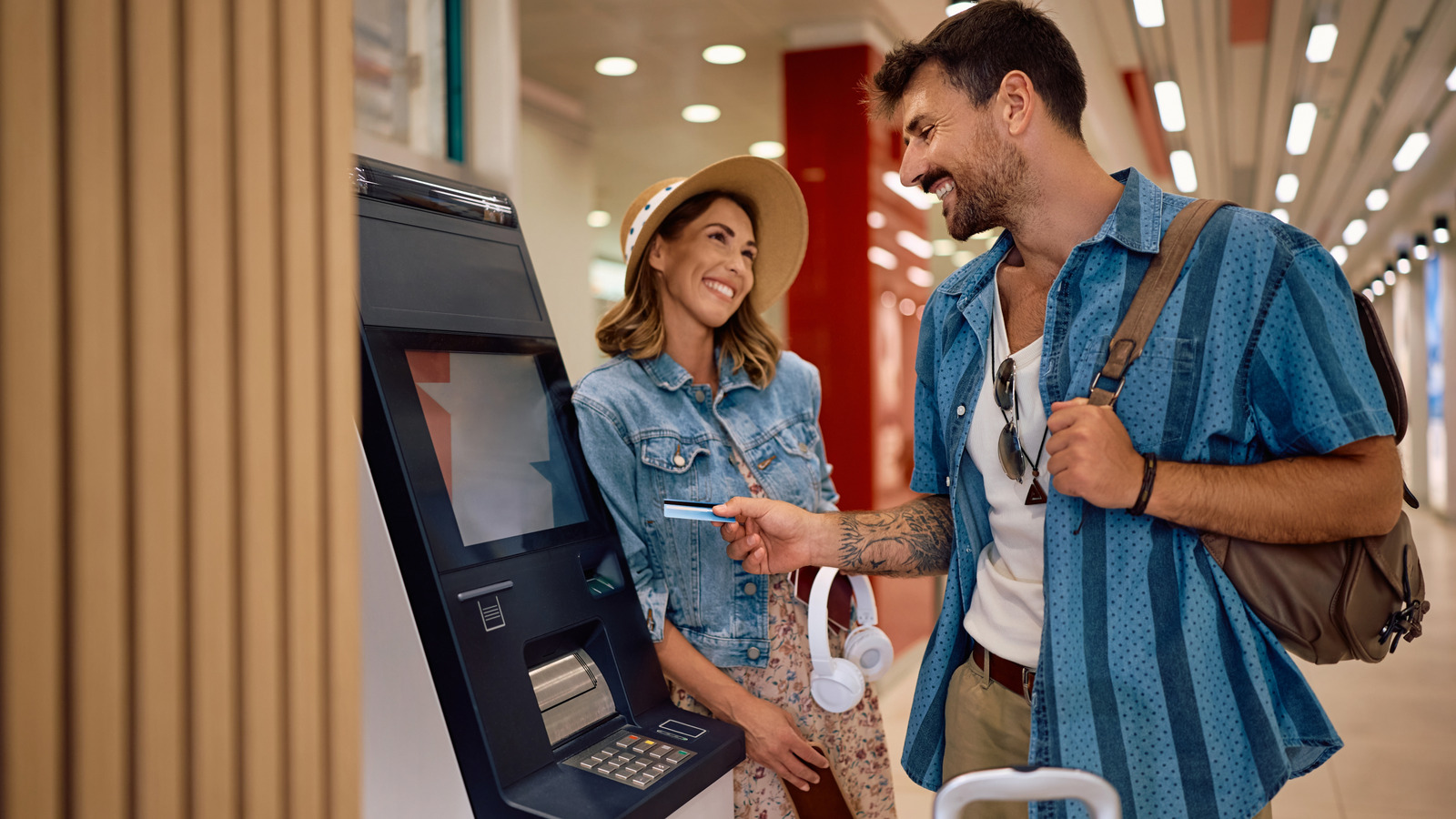 Evite una situación financiera complicada mientras viaja dando este paso antes de partir