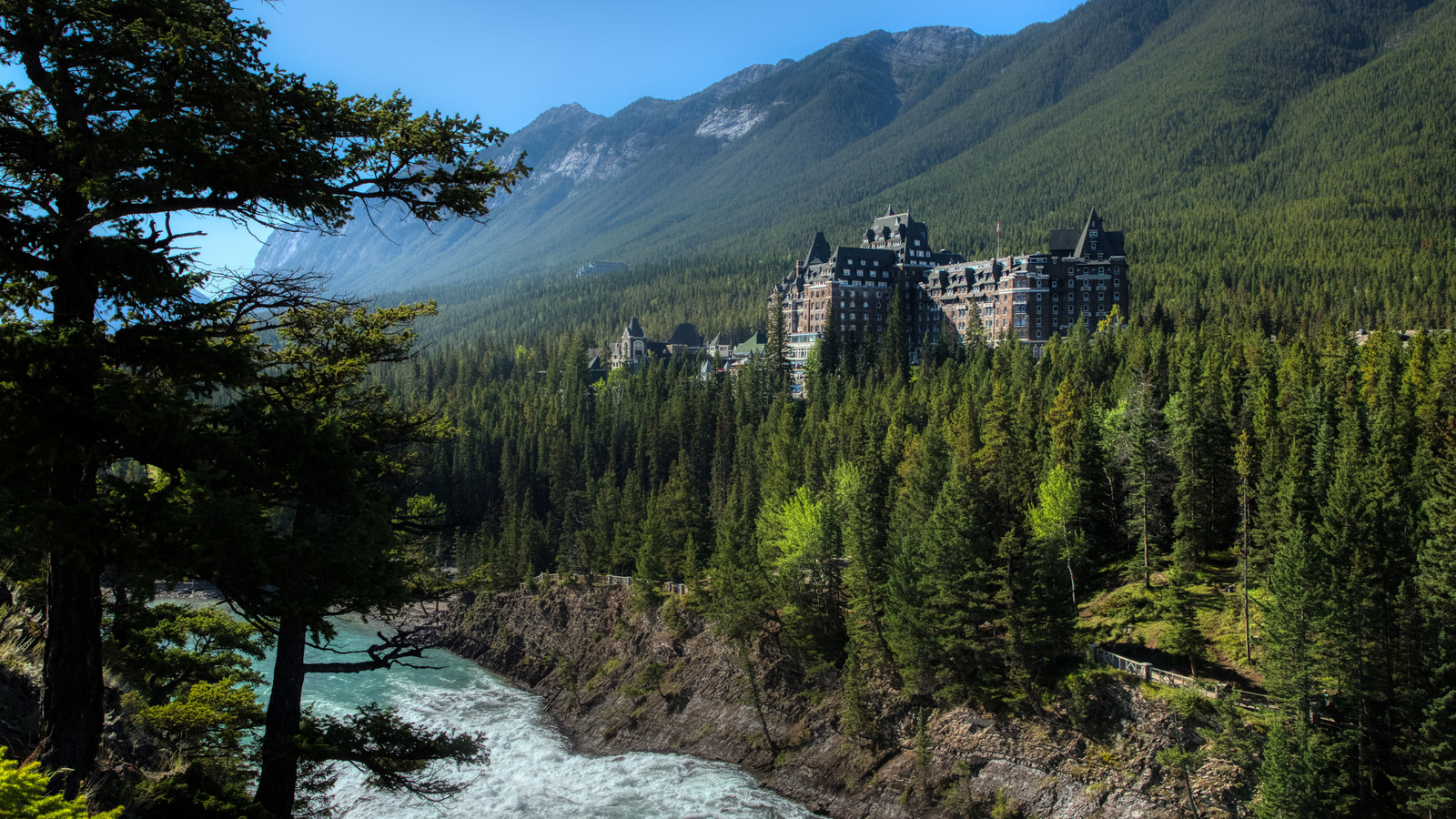 Le « château dans les Rocheuses » du parc national Banff est un hôtel romantique avec des vues incroyables