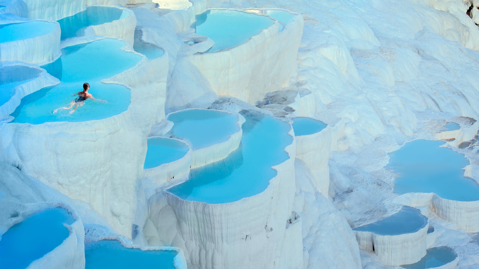 Les meilleures sources chaudes du monde pour une escapade relaxante, selon les voyageurs