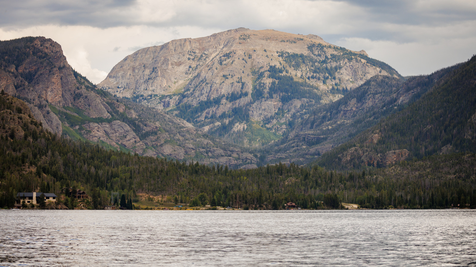 Le lac naturel le plus profond du Colorado est un paradis des montagnes Rocheuses plein de plaisir en plein air