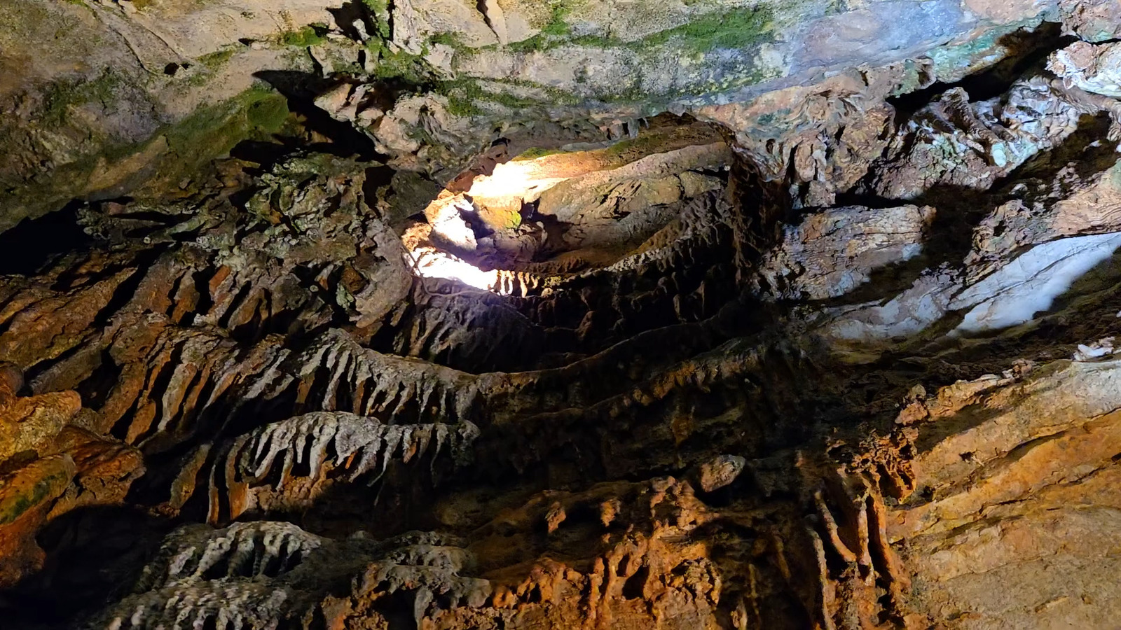 Cachée dans les Ozarks de l'Arkansas se trouve une attraction souterraine unique et moins connue