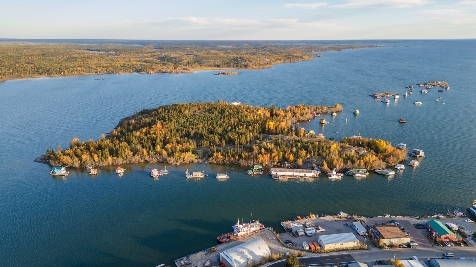 Le lac le plus profond d'Amérique du Nord est un joyau récréatif unique (et ce n'est pas aux États-Unis)
