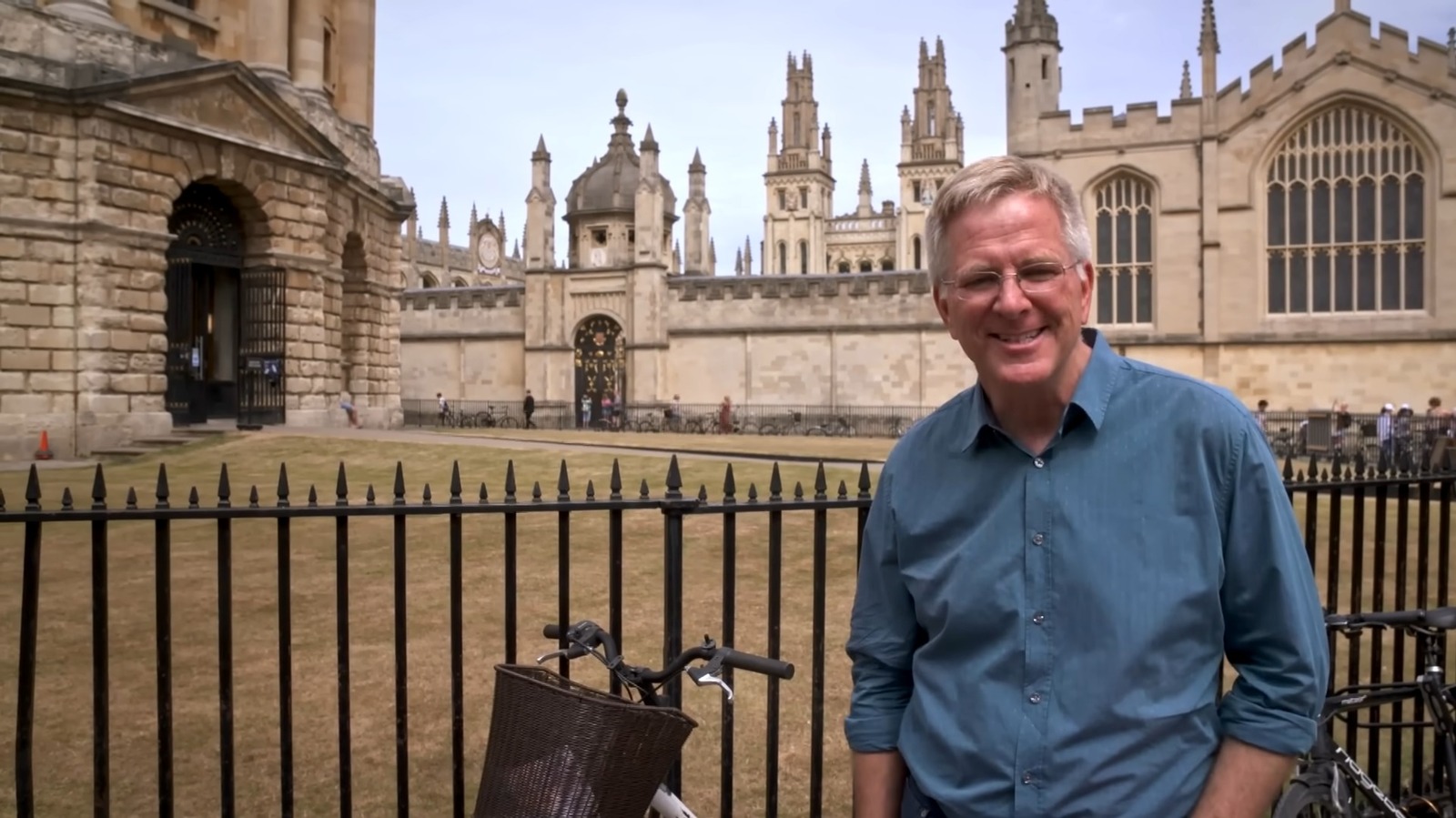 Rick Steves qualifie ce pays populaire d'Europe de « champ de mines de pièges à touristes »