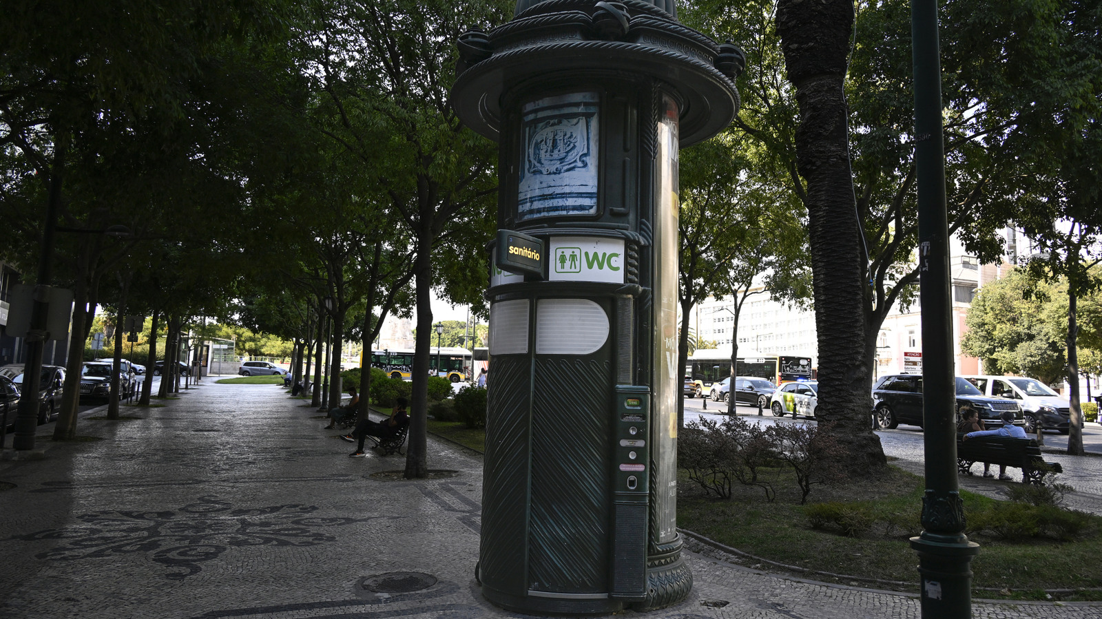 Rick Steves tiene un consejo importante para cualquiera que pague por usar baños en Europa