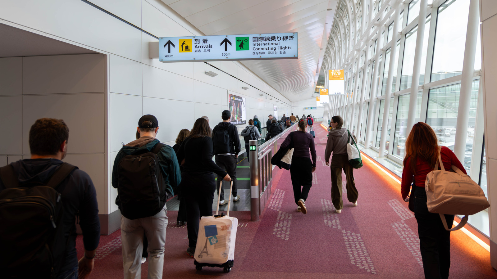 Des robots bagagistes arrivent dans un aéroport japonais. Est-ce l'avenir ou un mauvais film de science-fiction ?
