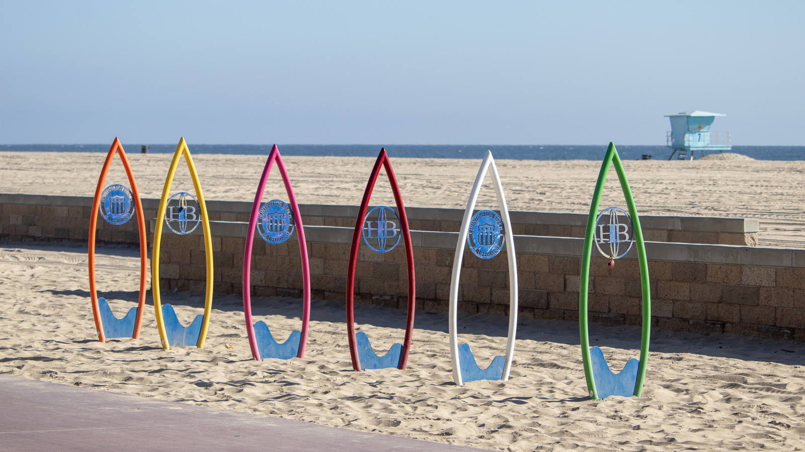 « Surf City USA » est une ville balnéaire emblématique de Californie avec de magnifiques hôtels en bord de mer