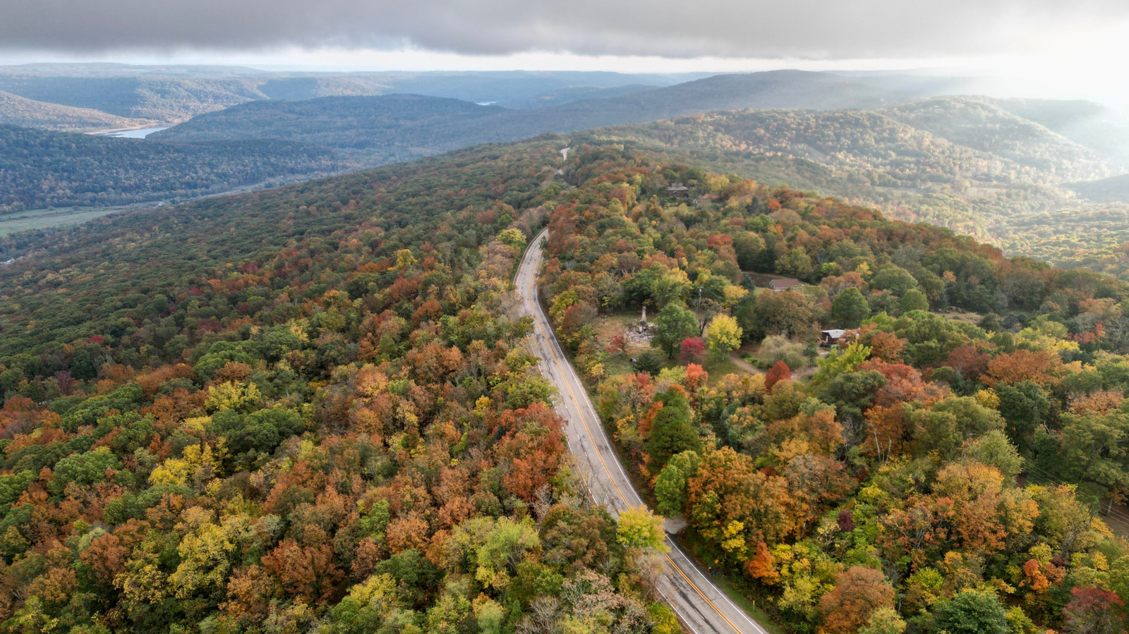 Les meilleures routes panoramiques pour un road trip à couper le souffle à travers les Ozarks